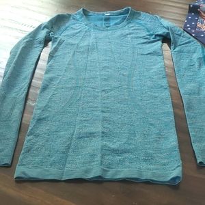 Swiftly Tech Long Sleeve 2.0
Race